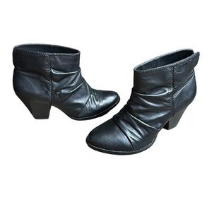 Splendid Short Boots Black Leather Pull On Boots Women Sz 8 M